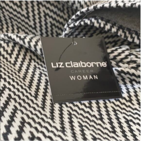 Liz Claiborne Short Sleeve Asymmetrical Top - Picture 3 of 7